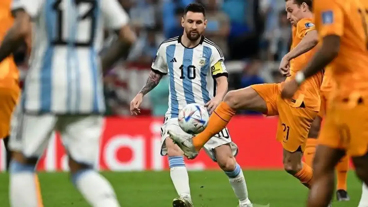 Badai Sanksi FIFA Hantam Argentina: Paredes Diskors 10 Laga dan Denda Miliaran Rupiah