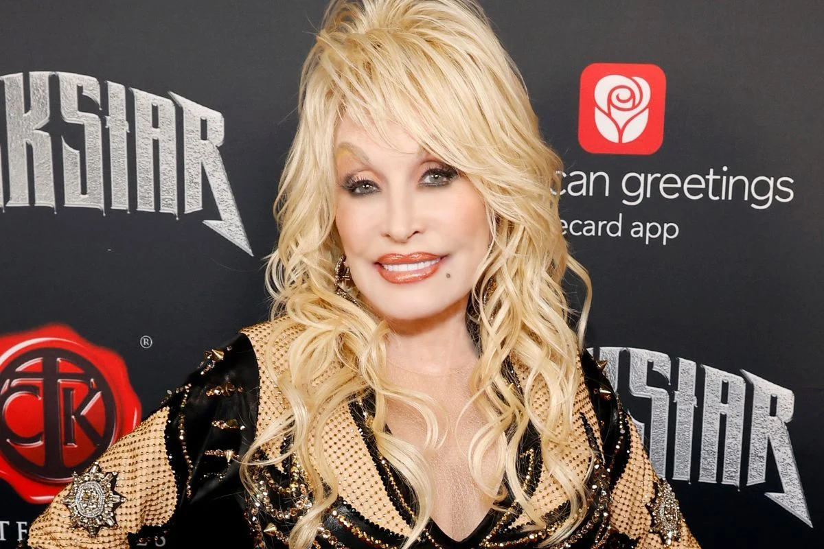 Dunia Berduka: Kepergian Legenda Dolly Parton dan Ancaman Keamanan di Balik Layar Smartphone Anda