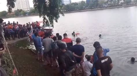WN Aljazair yang sempat berendam di Danau Sunter karena mengaku melakukan ritual kini dievakuasi oleh petugas