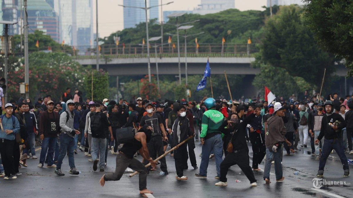 Gelombang Aksi ‘Merebut Kemerdekaan’: Di Balik Ketegangan Demo BEM UI dan Kritik Pedas Mahfud MD