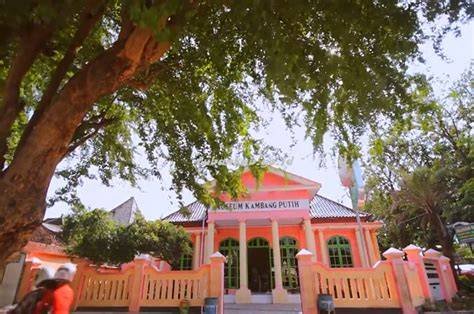 Menelusuri Jejak Maritim di Museum Kambang Putih Tuban: Dari Kejayaan Laut hingga Cerita Legendaris Koes Plus yang Menjadi Saksi Bisu
