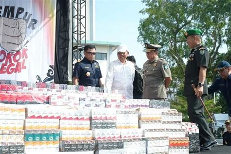 Peningkatan rokok ilegal terlihat dari penindakan 1,12 miliar batang hingga Agustus, menandakan upaya keras pemerintah memerangi peredaran produk tembakau tanpa izin