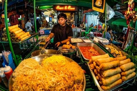 Jakarta masuk dalam daftar 10 kota dunia dengan street food terbaik, bersaing dengan kuliner jalanan legendaris lainnya