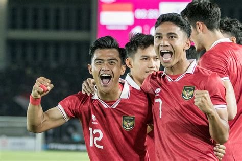Timnas Indonesia U-20 menorehkan kemenangan telak 3-0 atas Laos di Vientiane, mengukuhkan posisi kuat dalam fase kualifikasi Piala Asia U-20 2027
