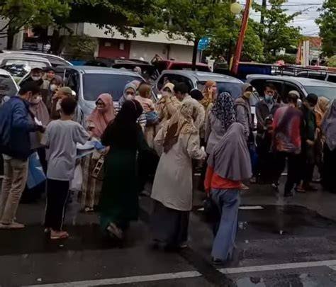BNPB mengimbau warga agar tidak panik dan tetap tenang menyikapi erupsi Gunung Anak Krakatau yang baru terjadi