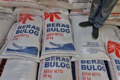 Beras Langka, Bulog Gelontorkan Stok 110.000 Ton ke Ritel: Strategi Pemerintah Menjaga Stabilitas Harga dan Memenuhi Kebutuhan Konsumen di Tengah Kekurangan Pasokan