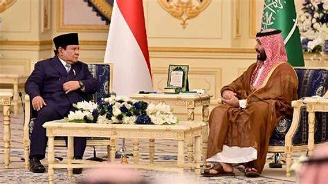 Dasco bertemu Muhadjir di DPR, membahas rencana pembangunan Kampung Haji di Arab untuk memperkuat kerja sama bilateral dan kesejahteraan warga
