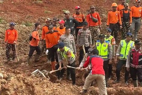 Polri kerahkan tambahan personel guna dukung SAR mencari lima jurnalis yang hilang di sekitar Anak Krakatau, memperkuat koordinasi penyelamatan