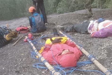 Delapan pendaki nekat menembus jalur ilegal di Gunung Semeru; satu orang hilang, menambah kekhawatiran akan risiko keselamatan di lereng berbahaya