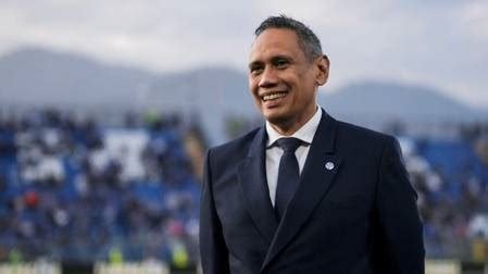 Presiden Como Mirwan Suwarso dan Direktur Klub Berikan Kursi Eksklusif kepada Fans Senior pada Laga Perdana Champions League, Menghormati Loyalitas Pendukung