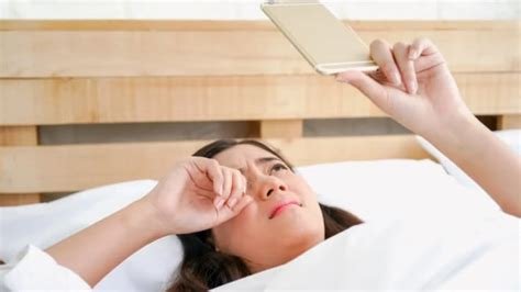 Bangun tidur langsung cek notifikasi HP? Simak dampak mengejutkan pada kesehatan jantung yang harus Anda ketahui