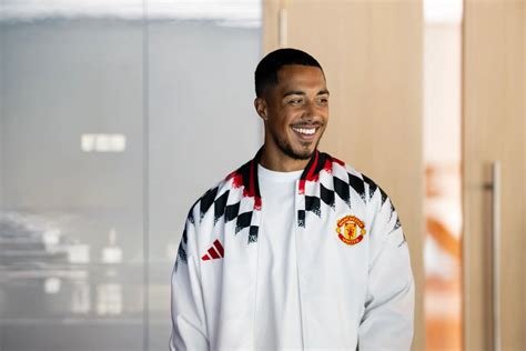 Andy Cole menilai Youri Tielemans dapat menjadi faktor penentu bagi MU untuk menahan serangan Man City di derby