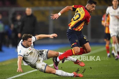 AS Roma mencatat kemenangan telak 4‑0 atas Lecce, mengukir tiga poin penting yang mengangkat mereka ke puncak klasemen sementara Serie A musim ini