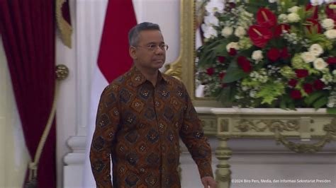 Berjas Lengkap, Suahasil Nazara Tiba di Istana, Siapkan Rencana Strategis untuk Pertemuan Tingkat Tinggi Pemerintah